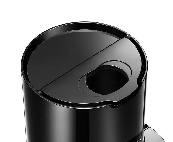 Haut d'un distributeur de capsules noir brillant.