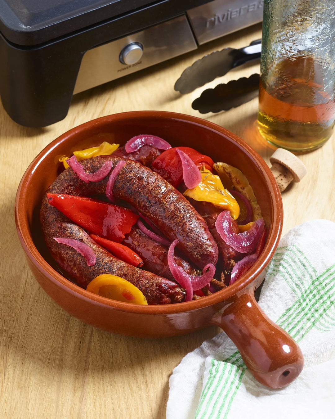 Chorizos flambés, pickles de poivrons et piments