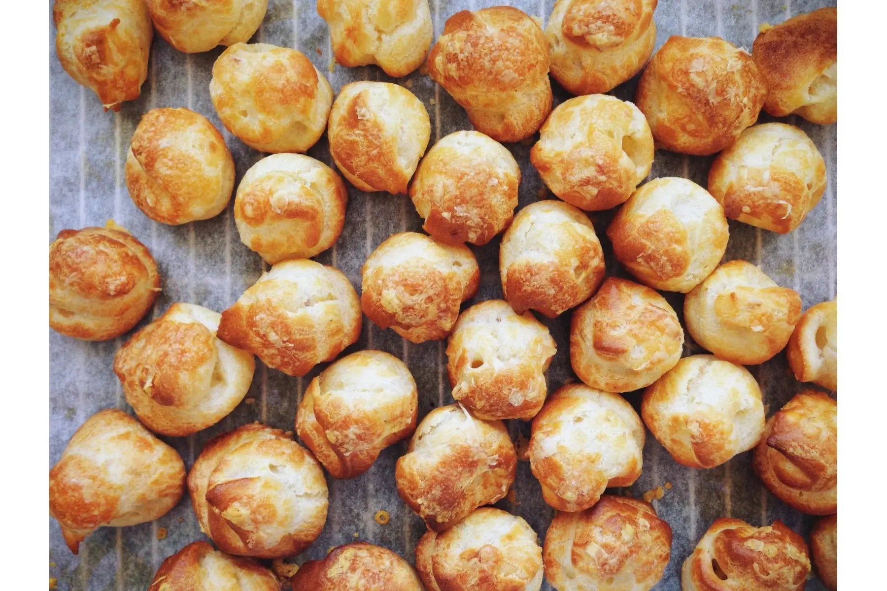 Gougères-au-munster riviera&bar