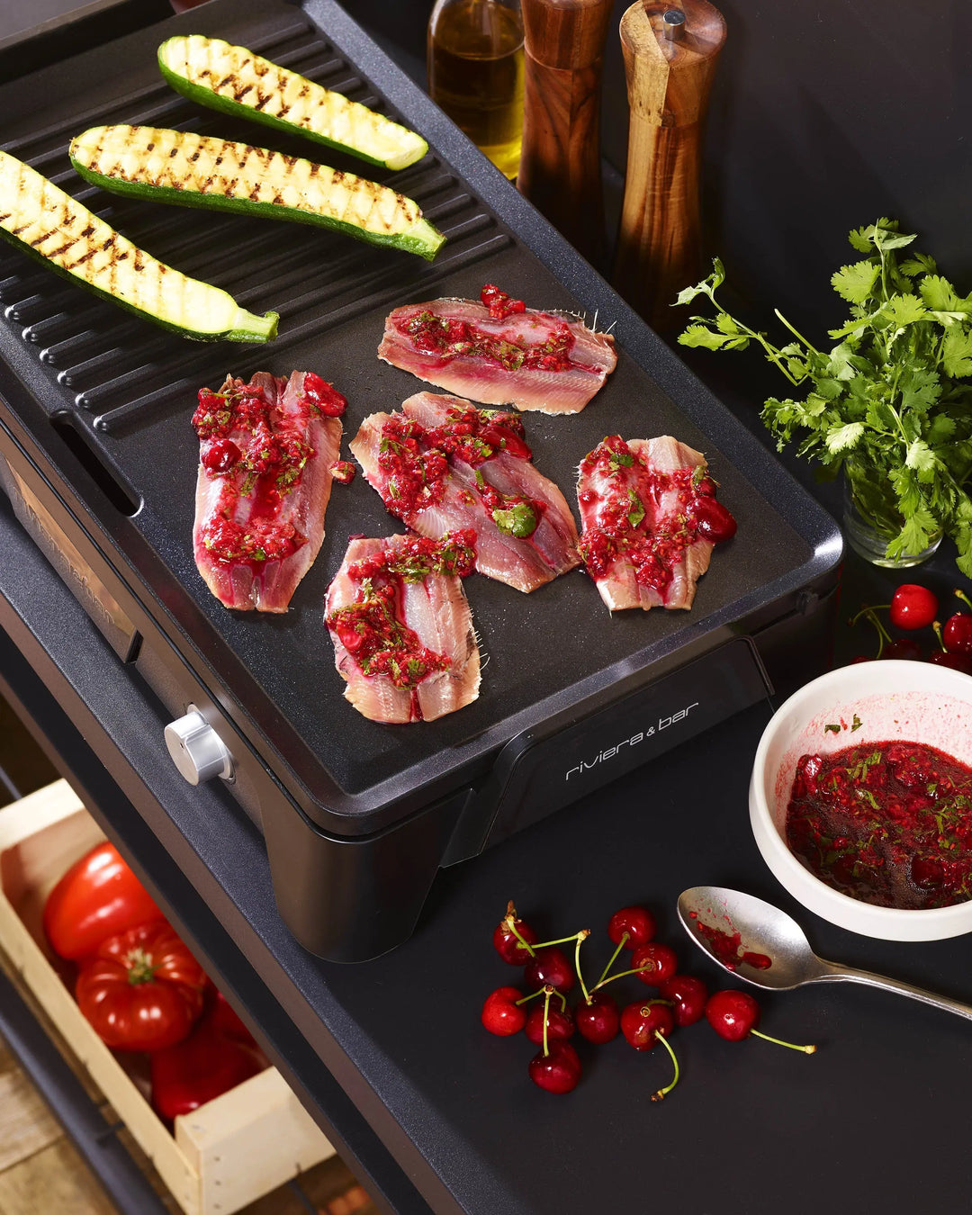 Maquereaux cuits sur peau, salsa de cerises et framboises