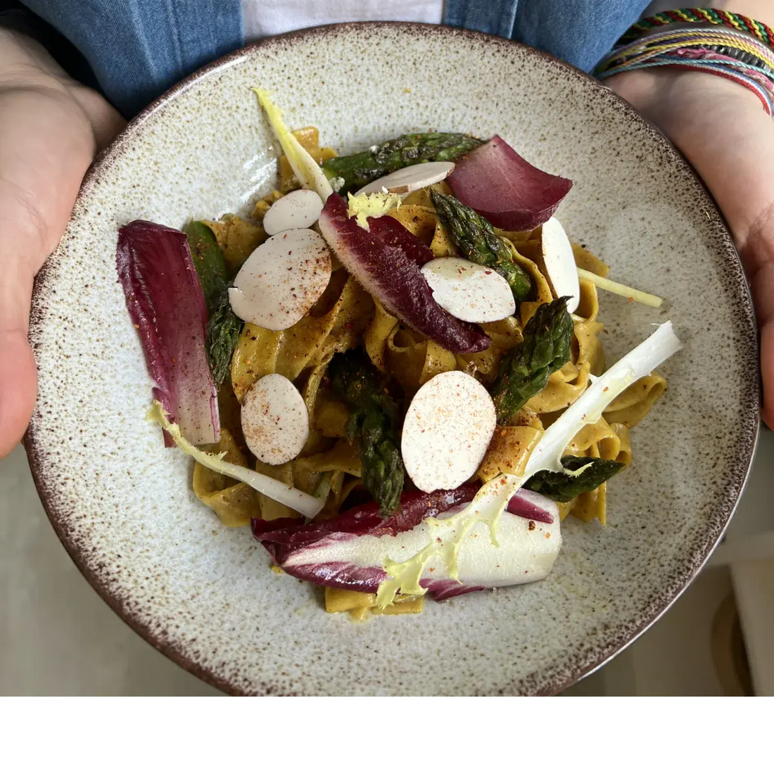 Tagliatelles-de-saison-au-sarrasin-et-aux-asperges-par-Juan-Arbelaez riviera&bar