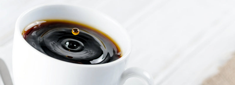 Cafetière filtre riviera&bar avec carafe de café noir fumant