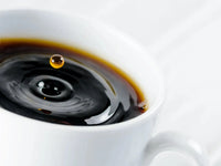 Cafetière filtre riviera&bar avec carafe de café noir fumant
