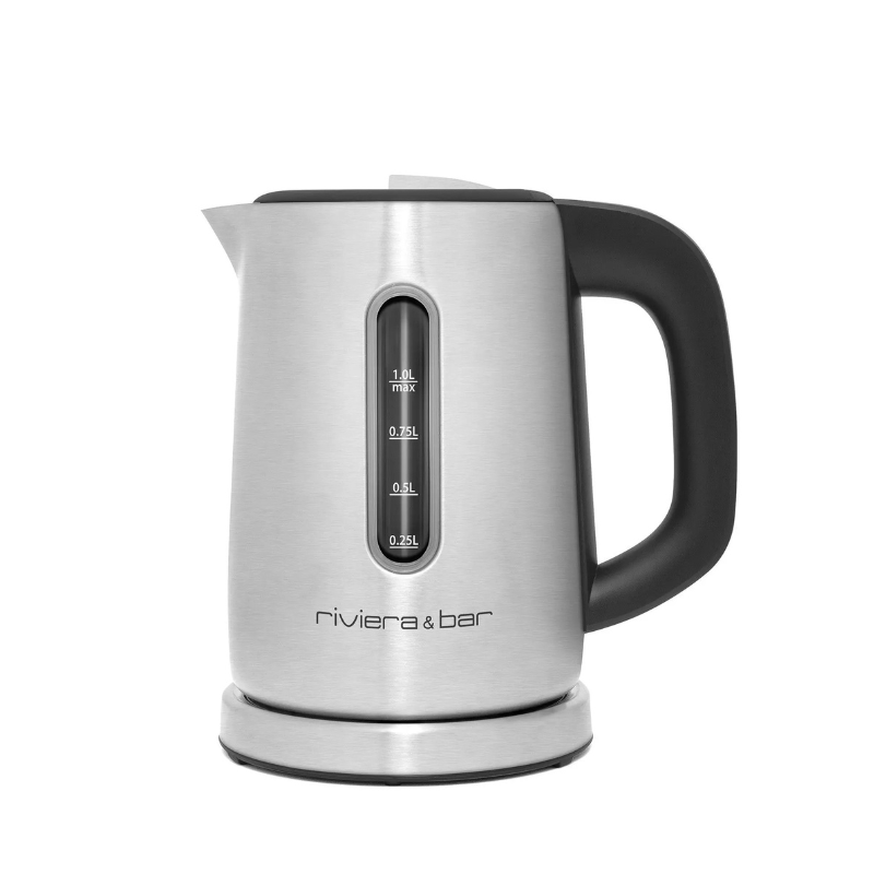 La bouilloire Ella - Inox (1 L) de riviera&bar, avec manche noir, indicateur de niveau d'eau latéral et base circulaire, offre une température réglable pour un usage pratique. Le logo riviera&bar figure près du bas.