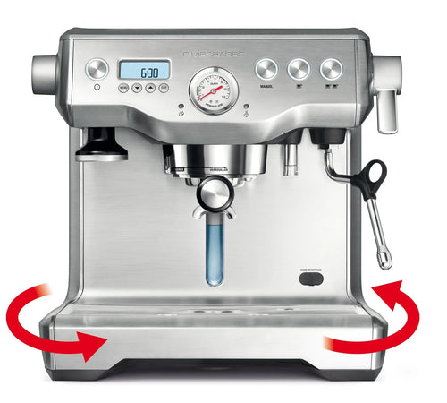 Machine à café Riviera & Bar en acier inoxydable avec flèches rouges indiquant la base amovible.