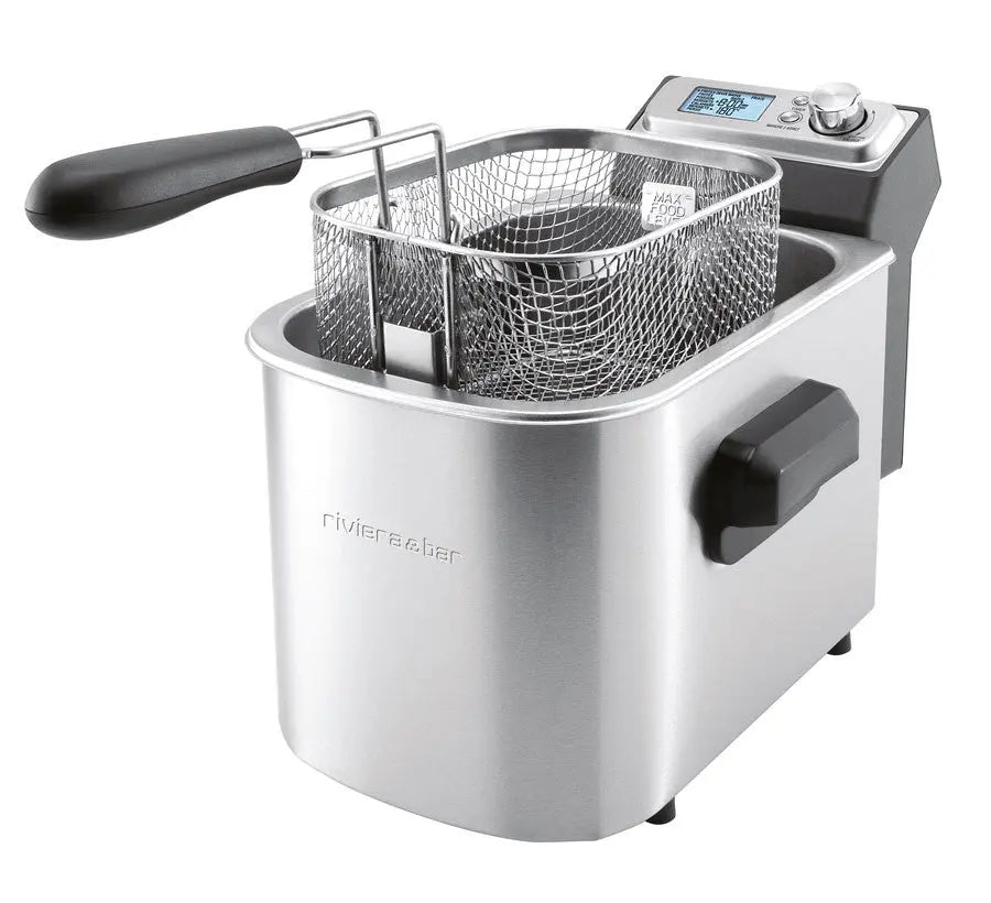 Friteuse en métal argenté.
