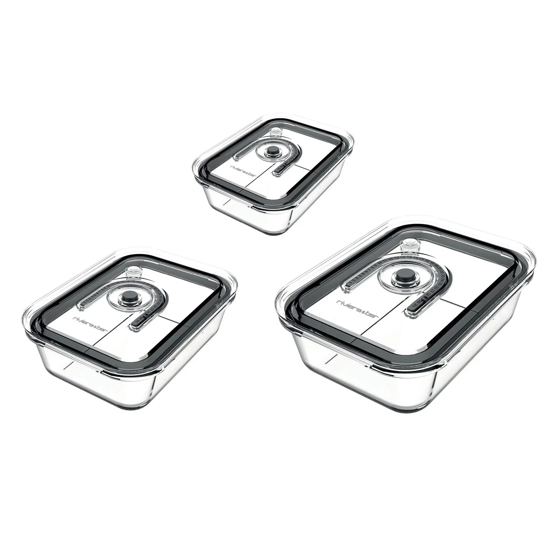 Trois boîtes de conservation alimentaires transparentes avec couvercle gris et mécanisme de fermeture daté.
