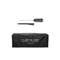 Le kit essentiel plancha fonte émaillée de Riviera&bar FR comprend un thermomètre à viande digital avec une housse de protection et un étui de transport noir, idéal pour l'installation de votre plancha en extérieur, représenté sur fond blanc.