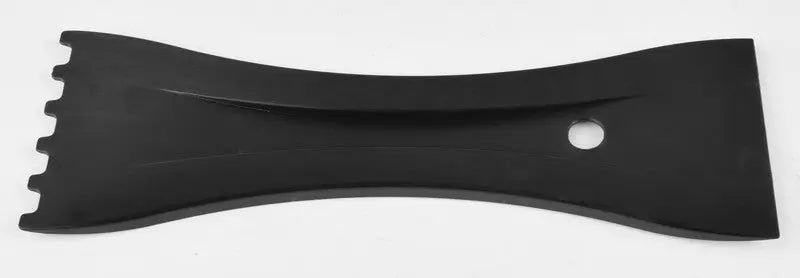 Spatule en plastique noir.