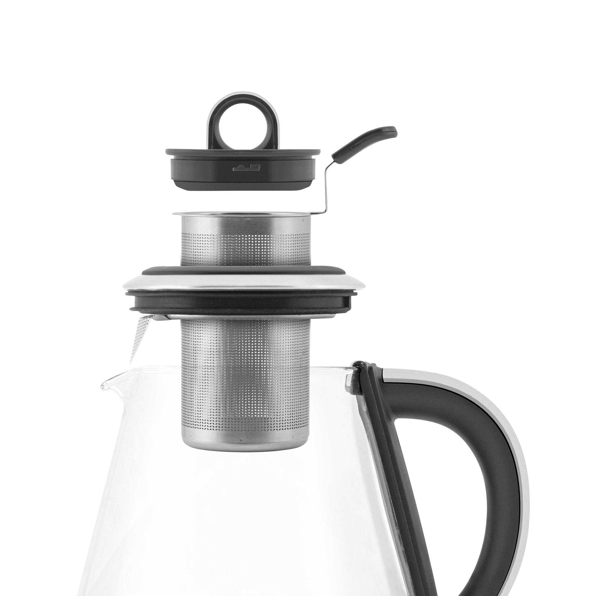 La Théière Fujian Zen (0,8 L) de riviera&bar est une théière en verre trempé avec une poignée noire, un infuseur en métal et un couvercle noir alignés verticalement au-dessus de son ouverture sur un fond blanc pour une meilleure durabilité.