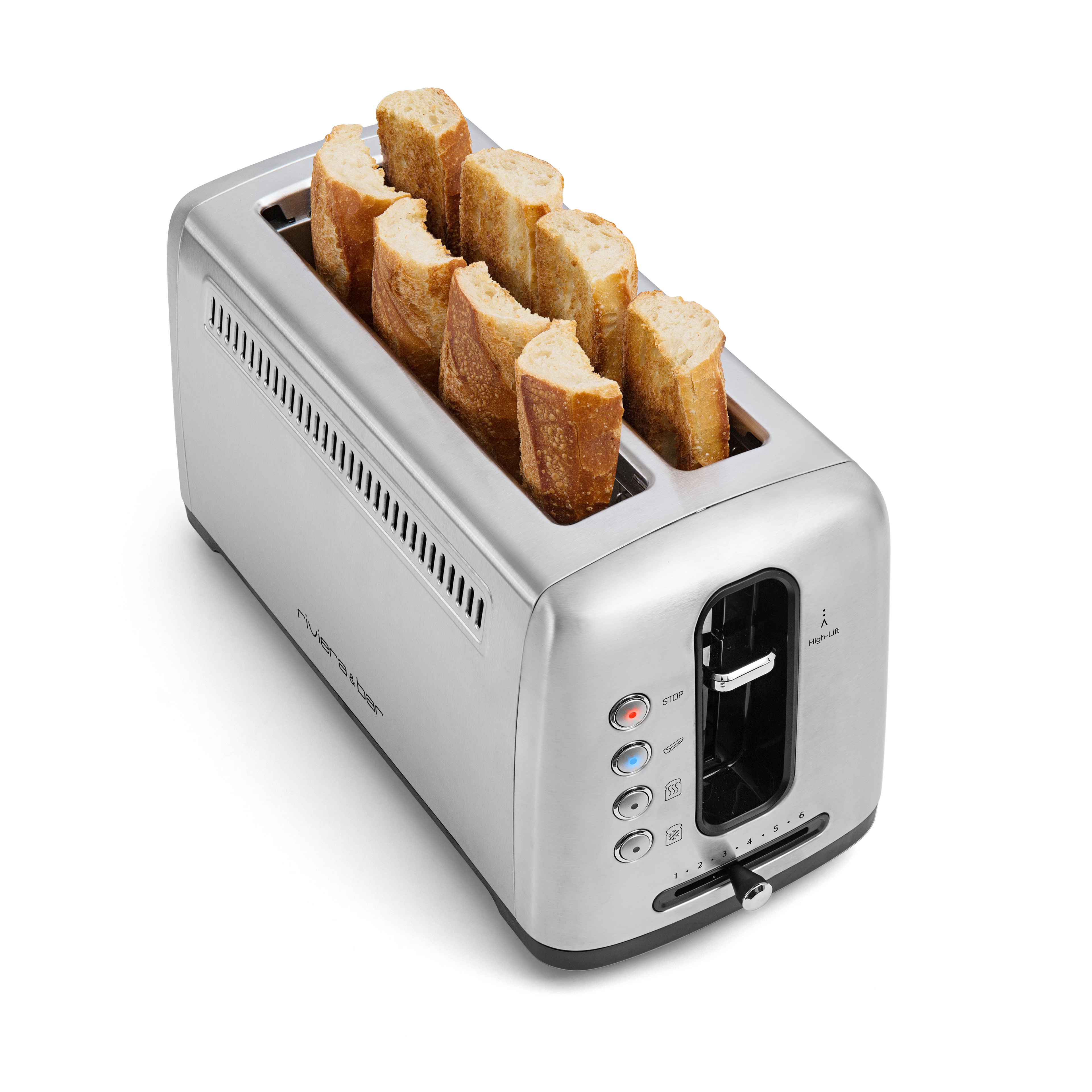 La grille-pain inox 2 fentes longues de riviera&bar contient quatre tranches de baguette, montrées sous un angle léger. Elle est dotée de boutons frontaux, d'un levier et de plusieurs niveaux de dorage pour des résultats de grillage parfaits.