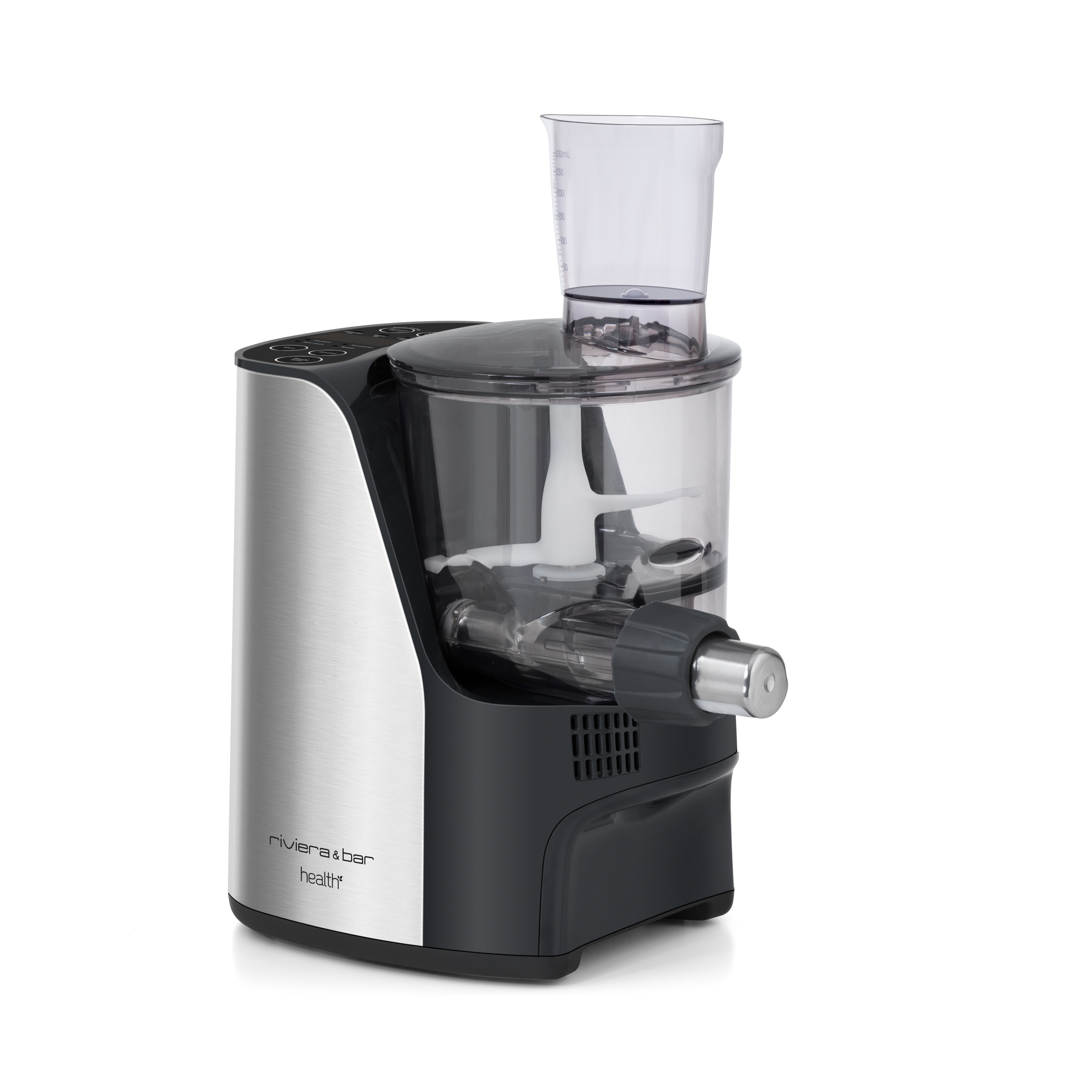 La Machine à pâtes PMP 500 de riviera&bar présente un design en acier inoxydable et noir, une chambre de mélange transparente et un gobelet de mesure transparent sur le dessus. Elle permet de faire des pâtes sans effort grâce à des programmes automatiques sur fond blanc.