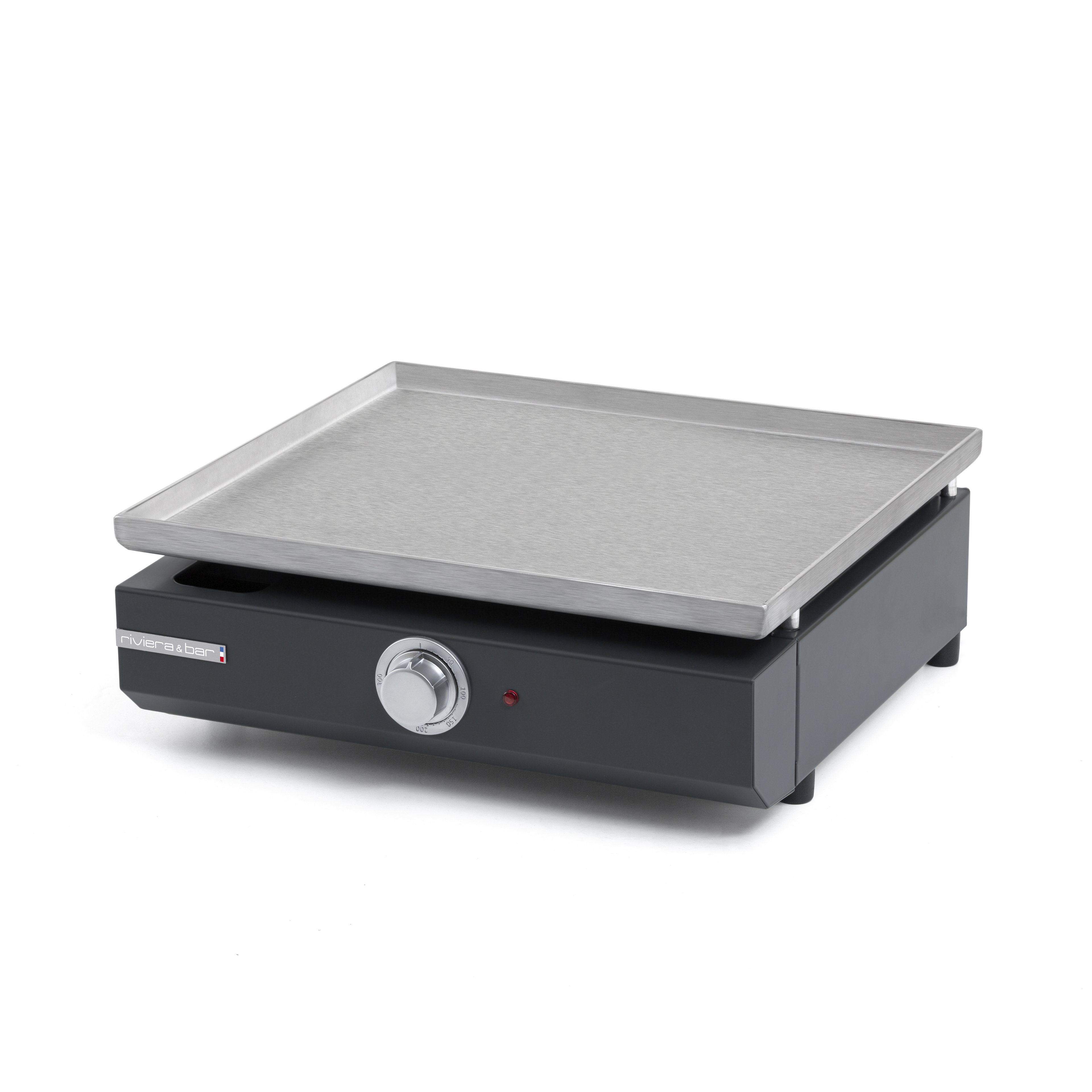 La Plancha professionnelle électrique Riviera&Bar présente un design noir et argent, une plaque inox, un seul bouton de commande et un témoin lumineux en façade pour une cuisson précise de tous vos plats.