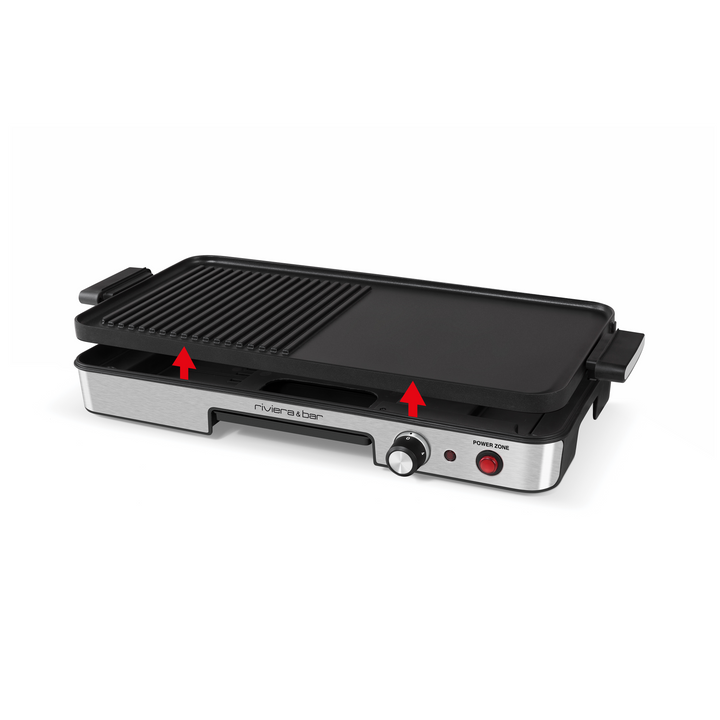 Le Plancha-gril Power zone QPL 365 de riviera&bar présente un design rectangulaire avec des surfaces de grillades plates et striées, une plaque antiadhésive amovible sur une base en acier inoxydable avec deux zones de chauffage, un bouton de contrôle et un voyant lumineux.