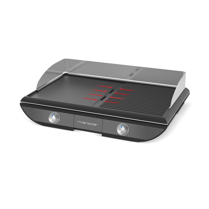 La Plancha 2 zones de cuisson de riviera&bar est un gril électrique moderne avec des surfaces planes et nervurées, deux boutons de commande pour des zones de cuisson indépendantes et une protection contre les éclaboussures incurvée et transparente.