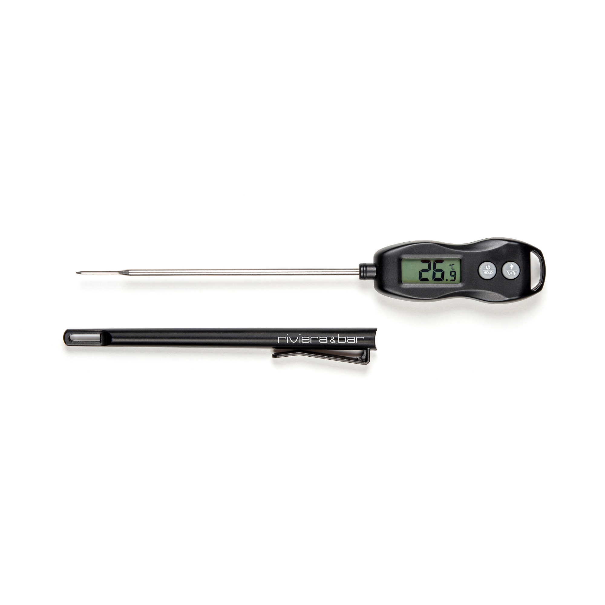 Le kit essentiel plancha fonte émaillée de Riviera&bar FR comprend un thermomètre alimentaire digital avec sonde métallique et manche noir, affichant 26,9°C. Un étui noir avec clip de poche est également proposé, parfait pour votre kit plancha extérieur.