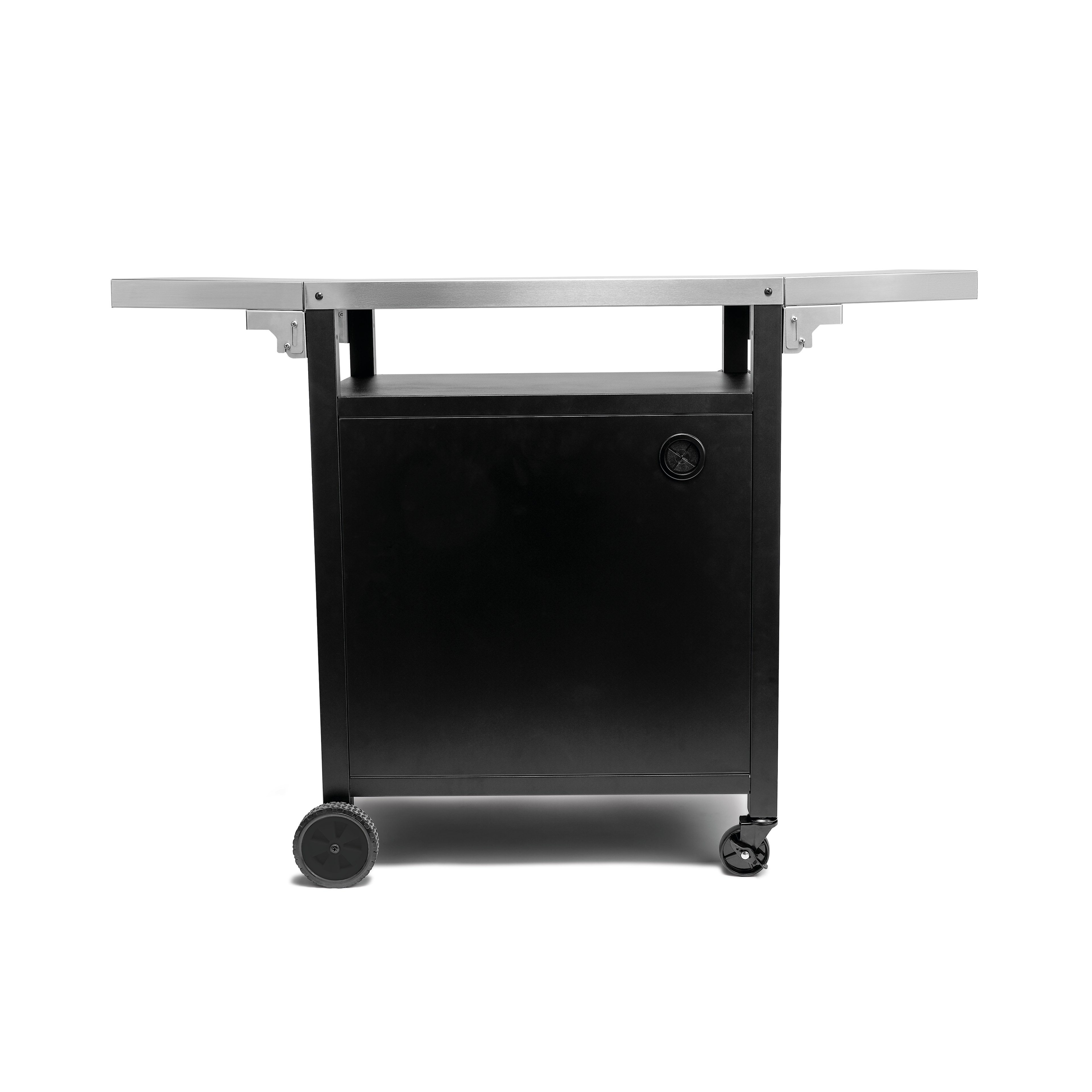 Le Riviera&bar FR Desserte pour plancha d'extérieur est un chariot roulant en métal noir avec un plateau plat, un côté avec des roulettes de blocage, l'autre avec des roulettes standard, et un compartiment de rangement fermé en dessous. Il se détache sur un fond blanc.