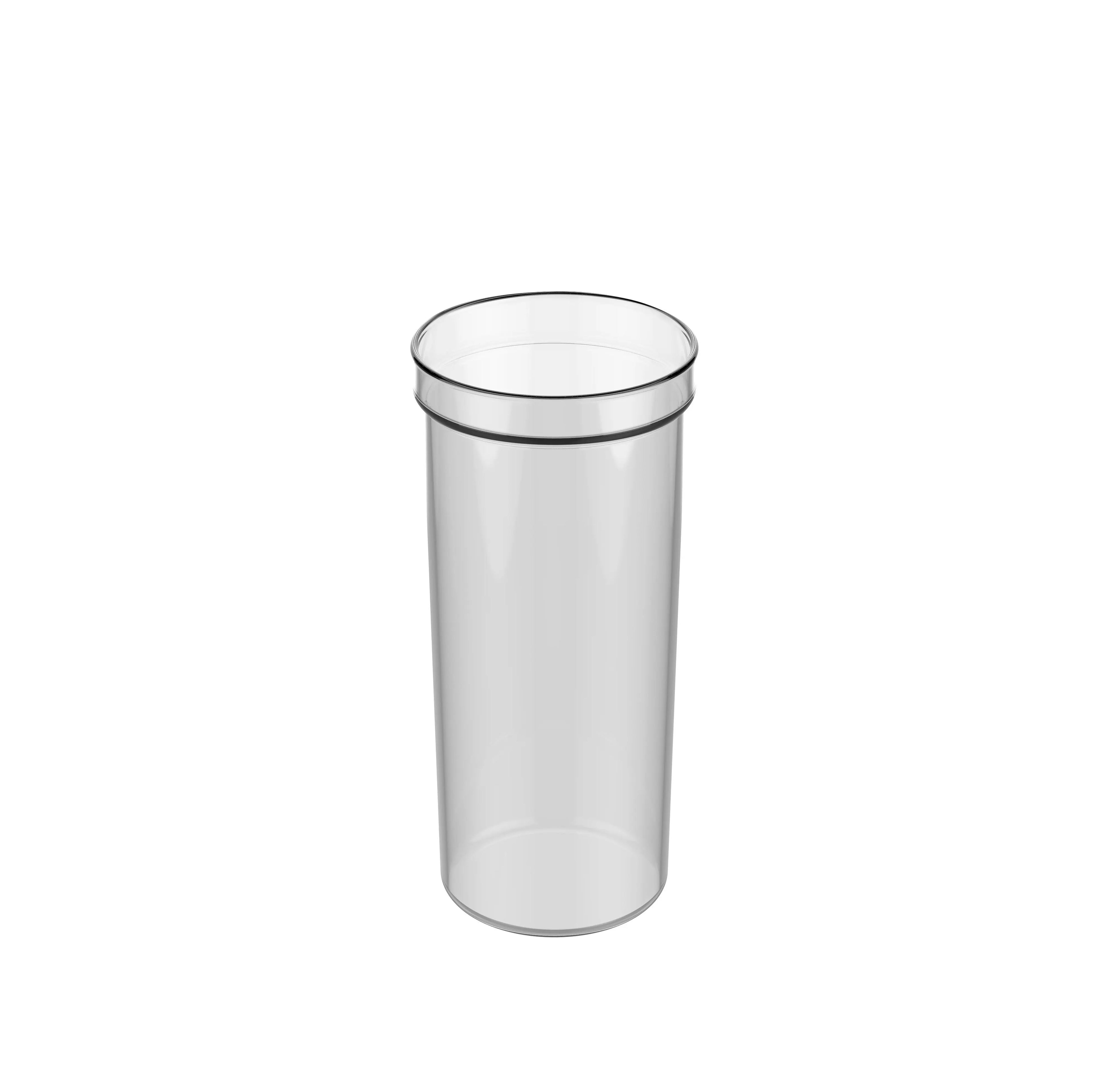 Verre transparent cylindrique.
