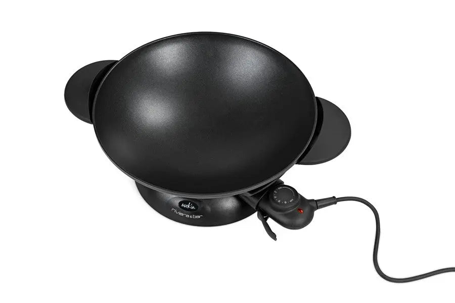 Wok électrique noir.